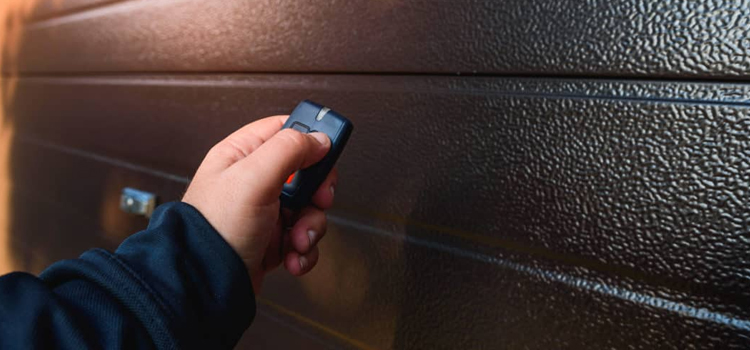 automatic door opener with remote control in Alta Sierra